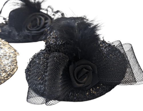 כובעים-קטנים-עם-סיכה