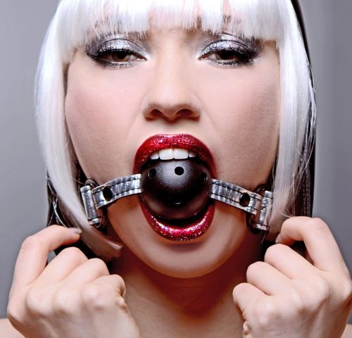 מחסום פה גאג בול נושם XR Brands - Platinum Bound Gagged Breathable Ball Gag 
