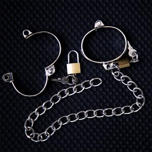 אזיקי מתכת איכותיים מקצועיים Fetish Addict - Metal HandCuff אצלנו באהבה ותשוקה