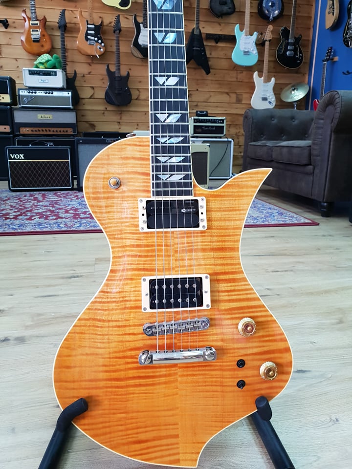 גיטרה חשמלית Fernandes Ravelle Elite Sustainer-Equipped