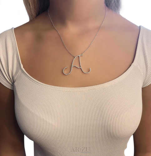 A דוגמנית