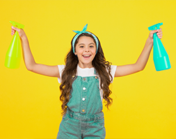 תרסיסי ניקוי טבעיים לבית DIY ללא כימיקלים, להורים וגם לילדים!