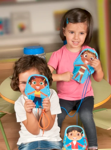 משחק שרוכים ילדים בעולם
