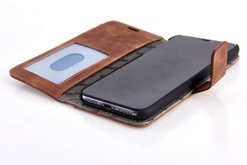 כיסוי ספר IDEAL עם מגנט מובנה מבית POUCHINO לאייפון 12 פרו