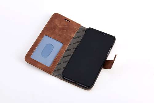 כיסוי ספר IDEAL עם מגנט מובנה מבית POUCHINO לאייפון 12 פרו