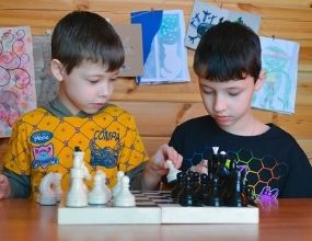 ילשים משחקים שחמט