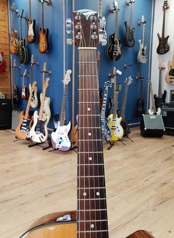 גיטרה אקוסטית מוגברת Fender DG20CE