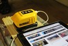 מתאם USB המתחבר לסוללות 18V DeWALT דגם DCB090
