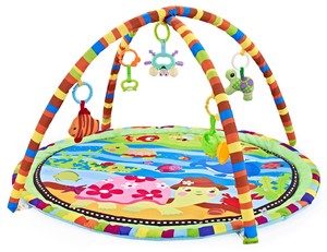 משטח פעילות / אוניברסיטה עם קשתות וצעצועים - חוף ים