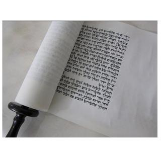 מגילת אסתר כתב ספרדי ברמות הידור שונות     