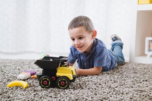 משאית מודולארית עם ארגז מתרומם, דמות ומברג - 22 חלקים