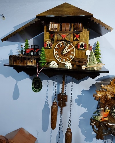 שעון קוקייה עם טרטור נוסע