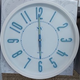שעון קיר זוהר בחושך
