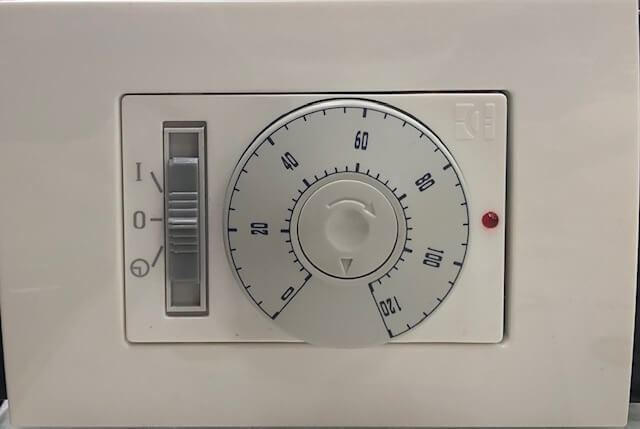 טיימר 3 מקום תחת הטיח כולל מסגרת