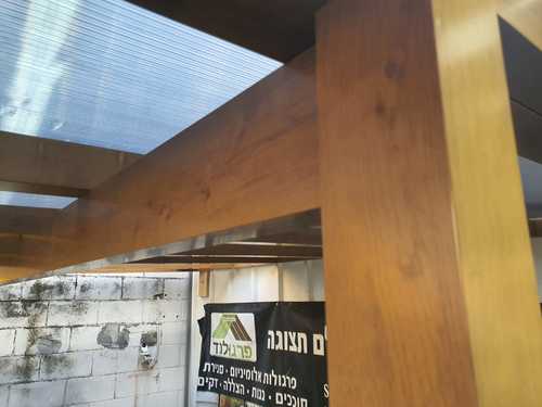 פרגולת אלומיניום הייטק פרימיום סנפל חצי שקופה בגוונים שונים . הגנה מפני מים ושמש ויופי בלי סוף . מפרט טכני בתחתית הדף