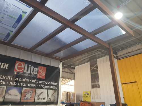 פרגולת אלומיניום הייטק פרימיום סנפל חצי שקופה בגוונים שונים . הגנה מפני מים ושמש ויופי בלי סוף . מפרט טכני בתחתית הדף