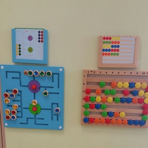 לוח קיר השחלת צבע בריבוע לפי דגם