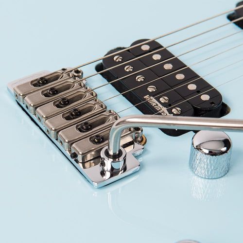 זוית נוספת Vintage V6M24 ReIssued Electric Guitar ~ Laguna Blue