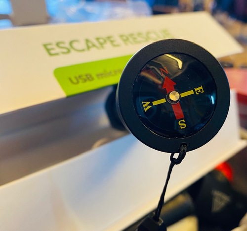 פנס נטען ומטעין  סולארי ו טעינת USB  דגם WSCAPE RESCUE