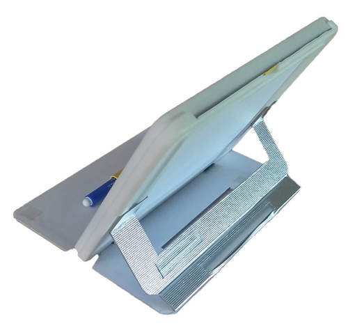 מדליק בקליק - לוח ציור רב-פעילות עם תאורת לד וטושים, כולל כיסוי שהוא גם סטנד שולחני 