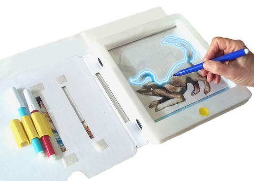 מדליק בקליק - לוח ציור רב-פעילות עם תאורת לד וטושים, כולל כיסוי שהוא גם סטנד שולחני 