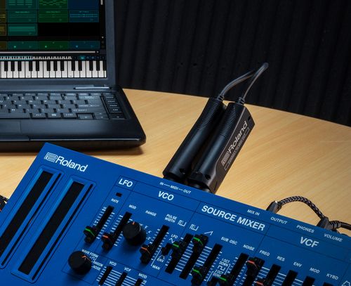 זוית נוספת Roland WM-1 Wireless MIDI Adaptor