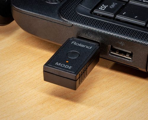 זוית נוספת Roland WM-1D Wireless MIDI Dongle