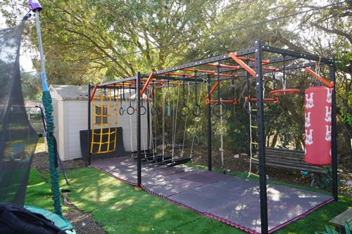 מתקן נינג'ה Extreme Yard לאימון פונקציונלי מתקדם