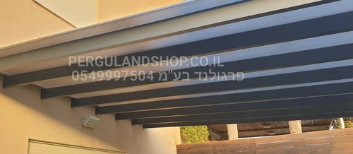 פרגולת אלומיניום הייטק פרימיום סנפל חצי שקופה בגוונים שונים . הגנה מפני מים ושמש ויופי בלי סוף . מפרט טכני בתחתית הדף