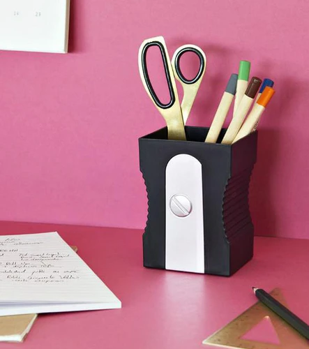 כוס עטים בעיצוב מחדד Sharpener