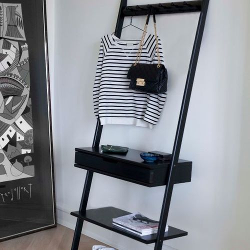 סטנד קיר אלכסוני עץ במבוק שחור NOBLE Wall Rack