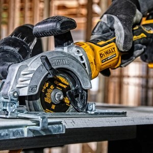 מסור עגול קומפקטי נטען 115 מ"מ - DEWALT DCS571N XR 18V