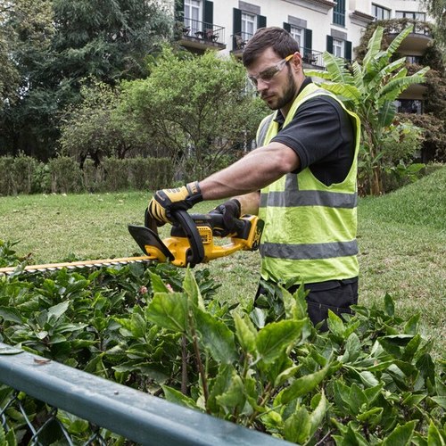 גוזם גדר חיה נטען DEWALT DCM563N 18V XR - להב דו-כיווני 550 מ