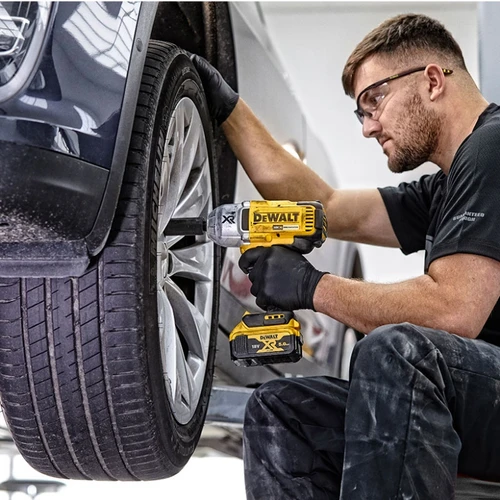 גוף מפתח בוקסות D1/2 נטען בראשלס DeWALT DCF899N BL 18V