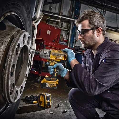 גוף מפתח בוקסות D1/2 נטען בראשלס DeWALT DCF899N BL 18V