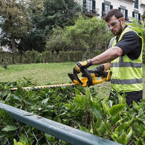גוזם גדר חיה נטען 18V דגם DCM563PB תוצרת DEWALT -גוף בלבד