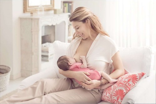 זוג מגיני פטמה מסיליקון מסדרת SkinToSkin + קופסת פלסטיק הגיינית - M/L