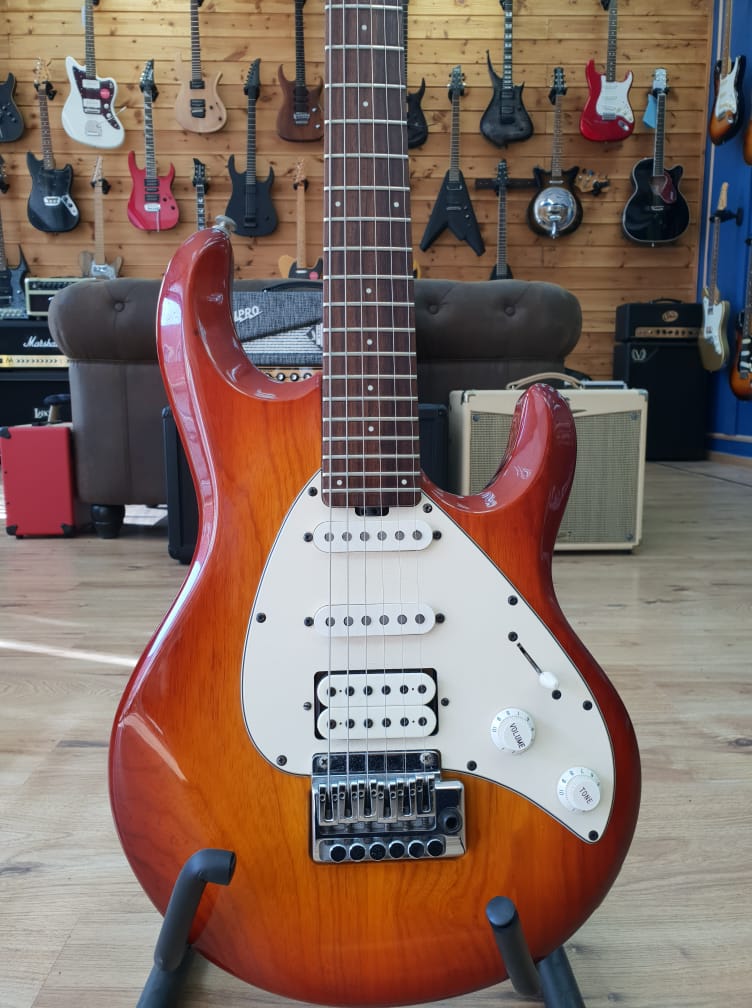 USA製　ヴィンテージ　Music Man Silhouette 1991 1991 Ernie Ball Music Man Silhouette Electric Guitar White