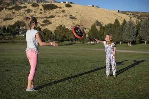 סט משחק משפחתי ומהנה 2 מטקות עגולות עם רשת וכדור חוטים רך 