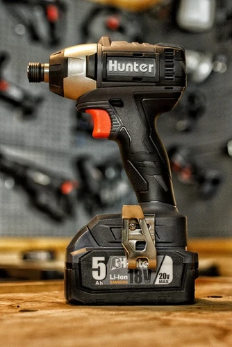 מברגת אימפקט BrushLess נטענת 18V | גוף בלבד 100312-013 Hunter 