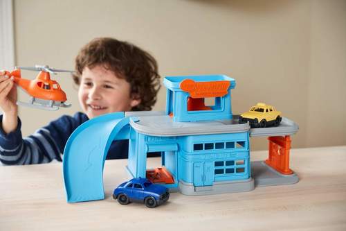 משחק לילד סט חניון עם רכבים ומסוק - GREEN TOYS