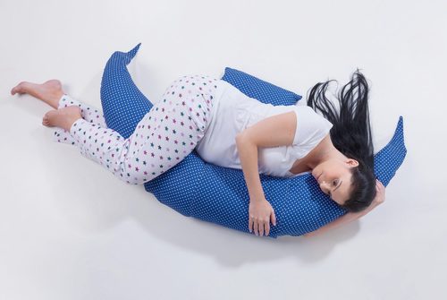 כרית הריון והנקה נושמת עם מילוי היפו-אלרגני ויסקו Memory 3D - כחול לבן נוביטה