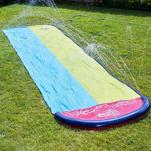 מגלשת מים זוגית  לילדים בגינה אורך 4.8 מטר Wave Rider עם חיבור לצינור גינה ו 2 גלשני בוגי Wham-O
