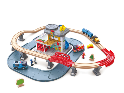 סט משחק רכבות עם מרכז כבאות ומשטרה 2 ב 1 HAPE