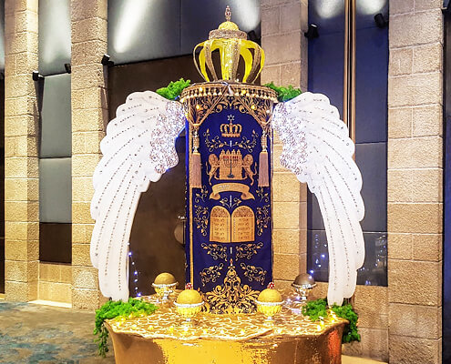כניסת ספר תורה כנפי מלאכים