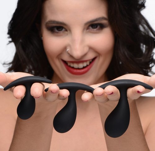 סט פלאגים להרחבה אנאלית מסיליקון  XR Brands - Dark Droplets 3 Piece Curved Silicone Anal Trainer Set