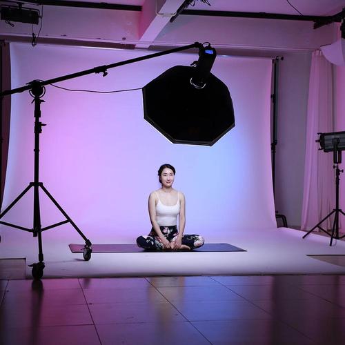Falcon Eyes DM2 RGBW 200W LED FRESNEL LIGHT