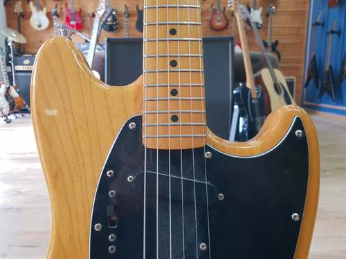 Fender Mustang MG77 Reissue  '77 Japan 2004