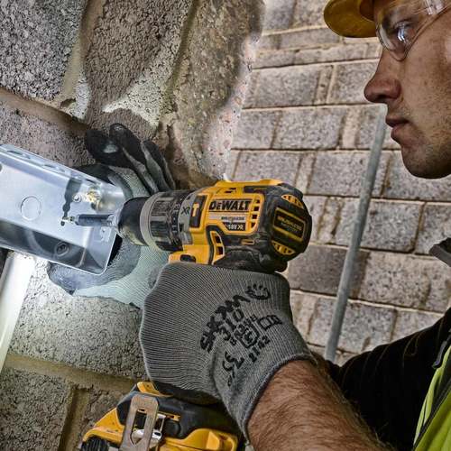 מבט נוסף על ערכת מברגה רוטטת DEWALT DCD796P2 18V XR
