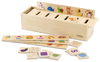משחק מיון 52 חלקים בקופסת עץ רב פעמית - צורות וצבעים